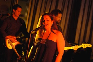 living-the-dream-band-leisl-14-12-2004